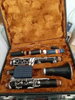 Πωλούνται σαξόφωνο και κλαρινο